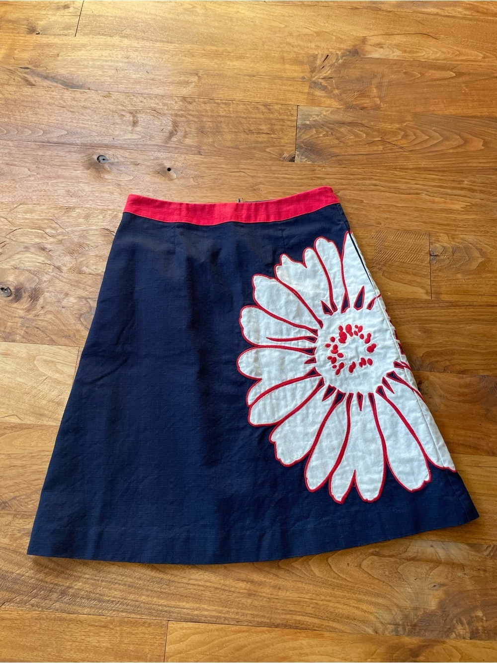 Boden Navy A-Line Skirt with Large Floral Applique and Red Accents size 6L